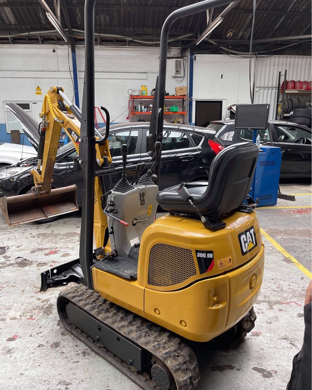 Operator on Cat 300.9D